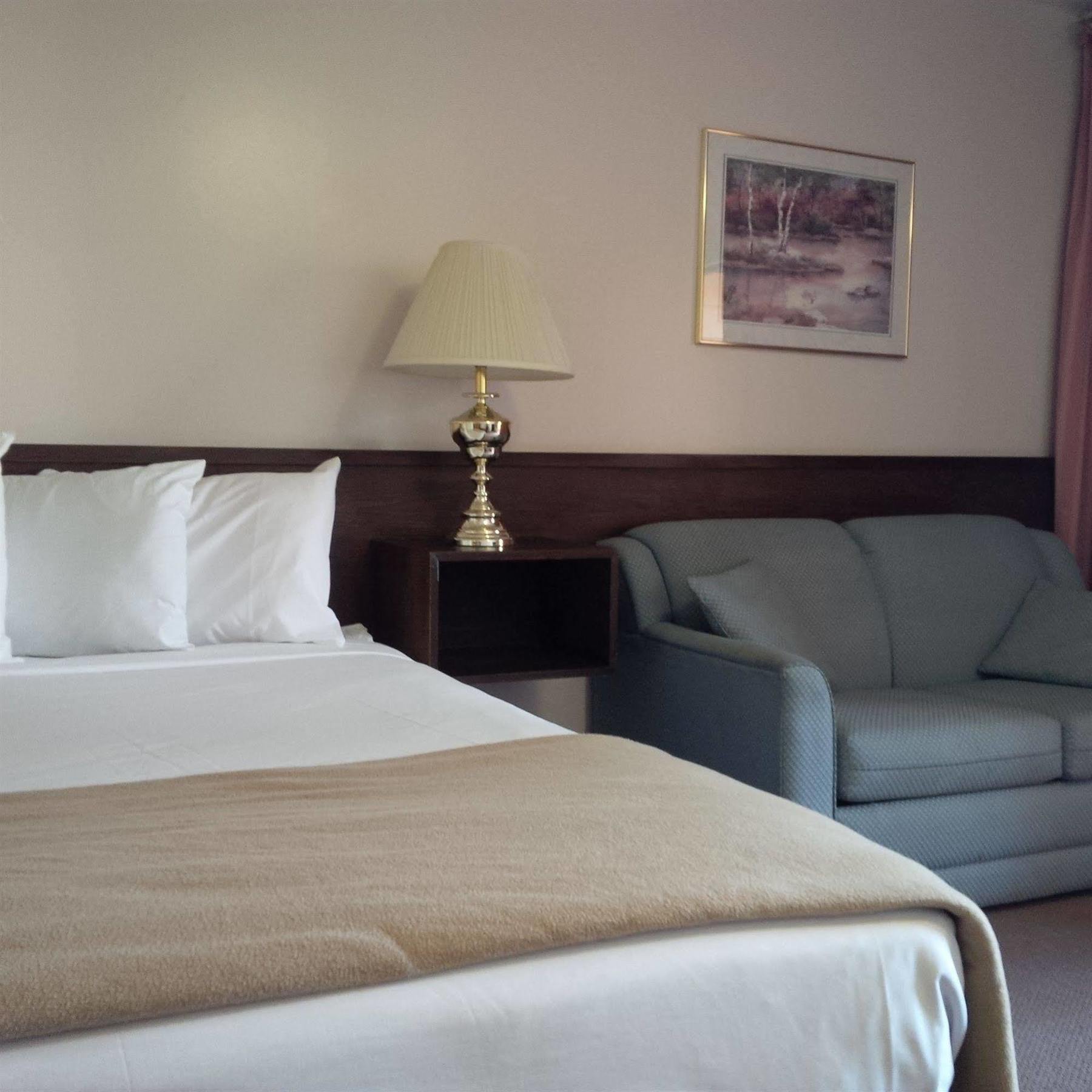 קלונה Recreation Inn And Suites מראה חיצוני תמונה
